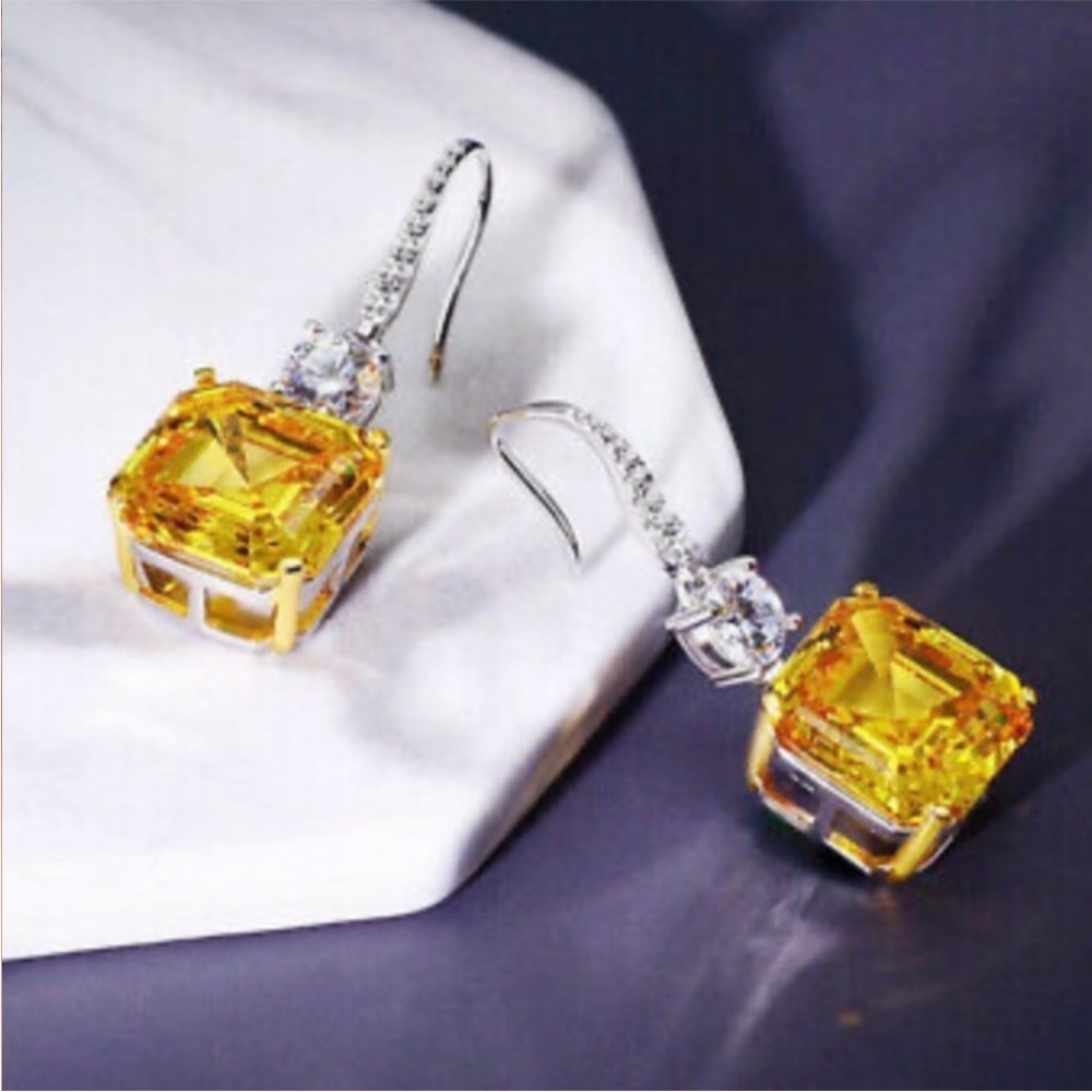 New Women’s Square Shape Citrine Stud Earrings - Picture 5 of 7
